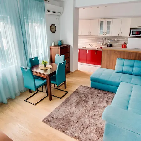 Apartment Lora 13.jula, 15 Budva
