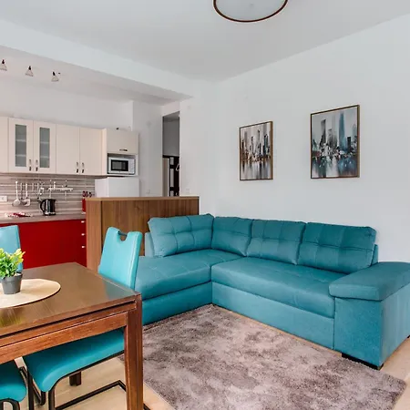 Apartment Lora 13.jula, 15 *