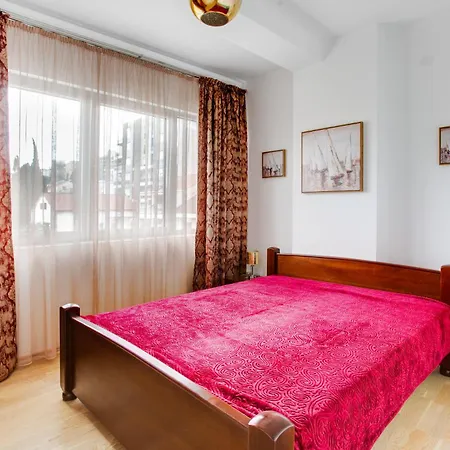 Apartment Lora 13.jula, 15 Budva