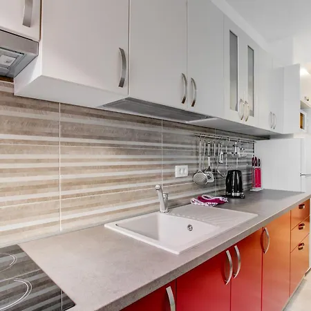 Apartment Lora 13.jula, 15